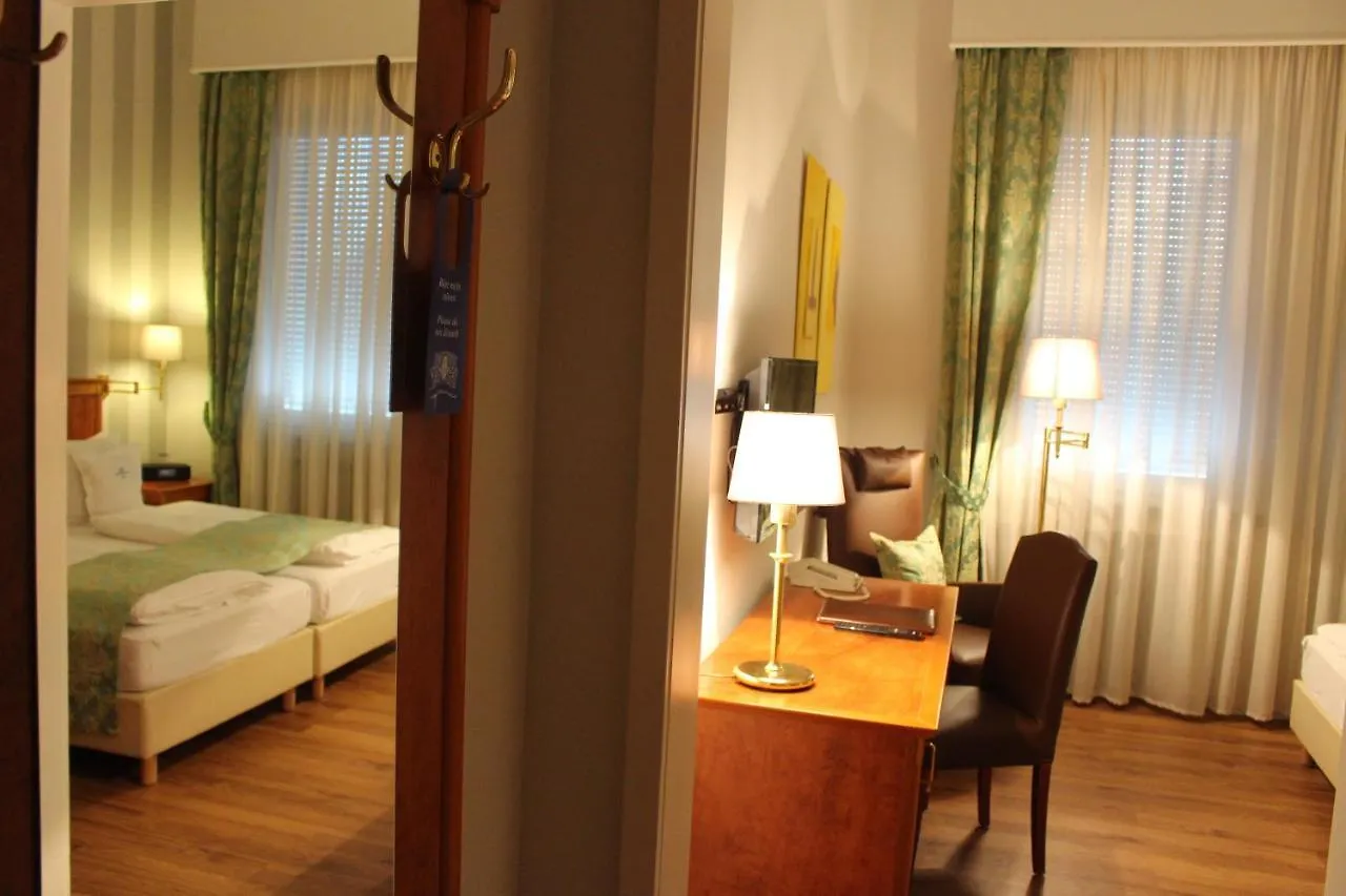Hotel Savoy Hannover 4*,