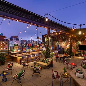 moxy-nyc-east-village.us-newyorkcity.com/